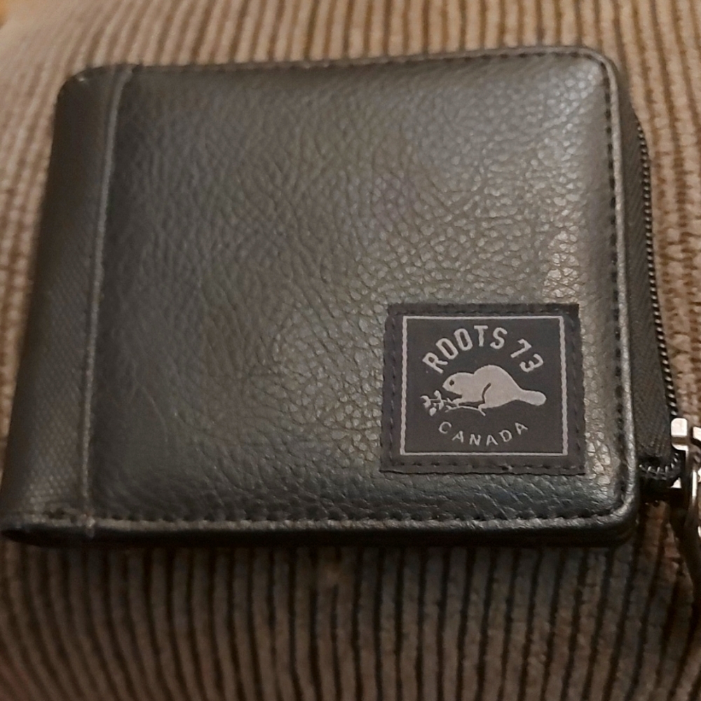 Roots 73 Black Faux Leather Wallet Zip Coin Pocket & Card Slots